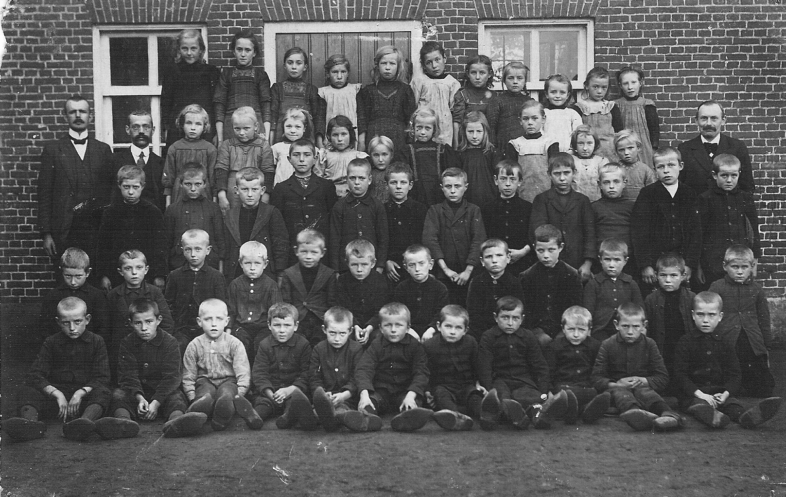 D07-151 Openbare school c.a. 1918